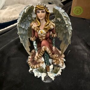 Elegant Angelic Figurine with Wings